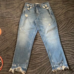 Abercrombie and Fitch distressed high rise mom jeans size 28 6R